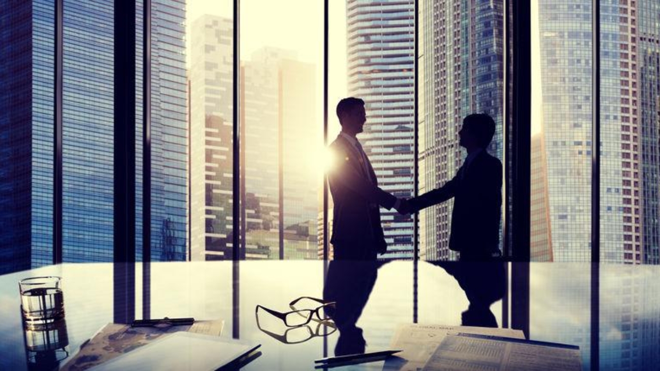 csm_business-agreement-two-people-shaking-hands-in-front-of-tall-windows_3ff0491012