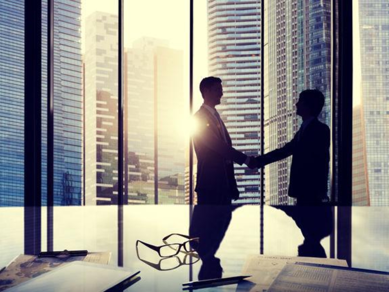 csm_business-agreement-two-people-shaking-hands-in-front-of-tall-windows_3ff0491012